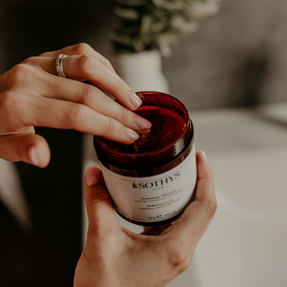 Delikátní peeling s vůní zázvoru a skořice
